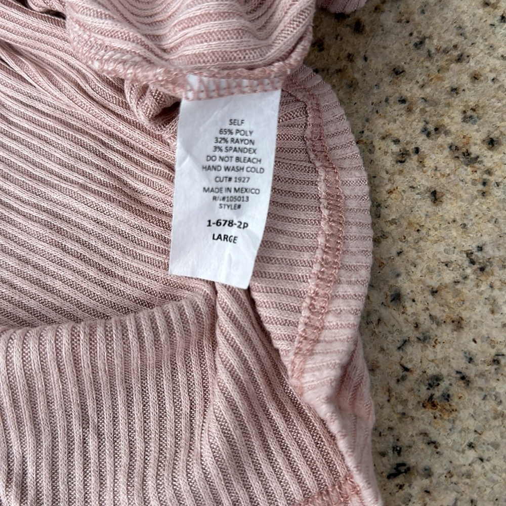 Andree by Unit, Size Large, Off the Shoulder Light Pink Top. - Picture 4 of 5